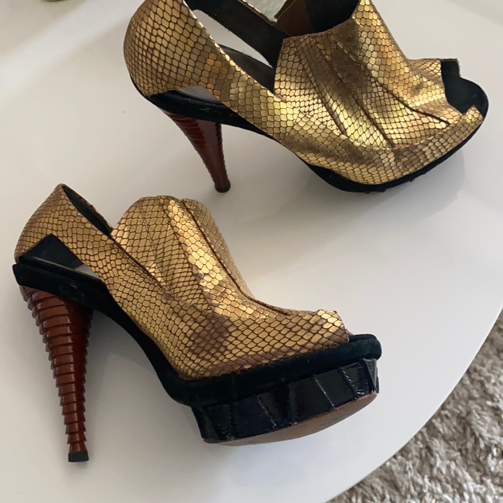 FINSK gold snake print platform heels